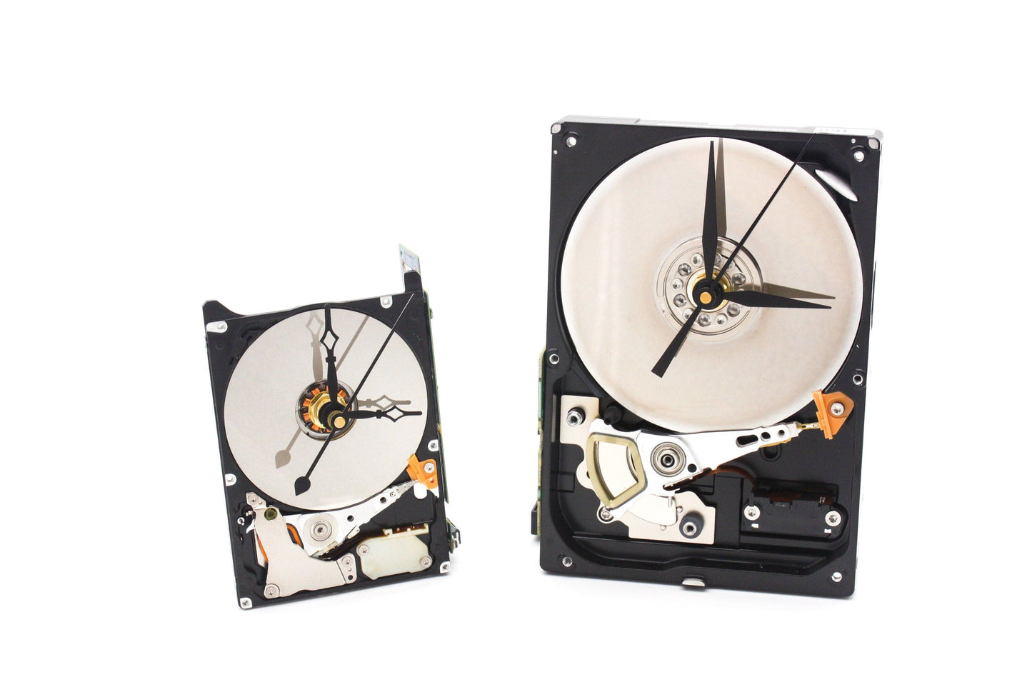 LightAndTimeArt Harddrive Clock Mini-Me Upcycled Black & Silver Hard Drive Clock and Circuit Board stand - Modern Desk Clock - Gift for geeks - gift for IT