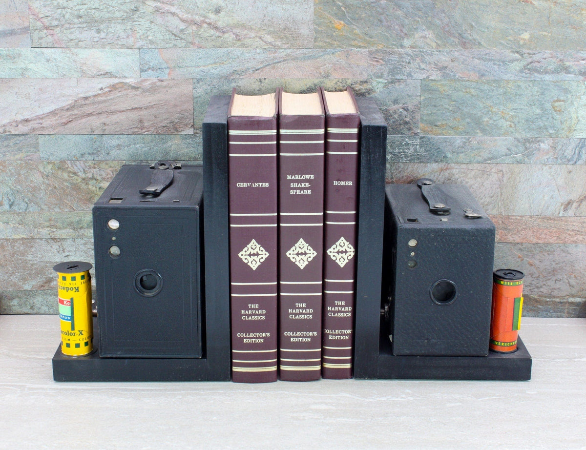 LightAndTimeArt Bookends Vintage Camera Bookends - Kodak Brownie and Hawk-Eye - Photographer gift - Vintage Lover Gift - Movie Room Décor