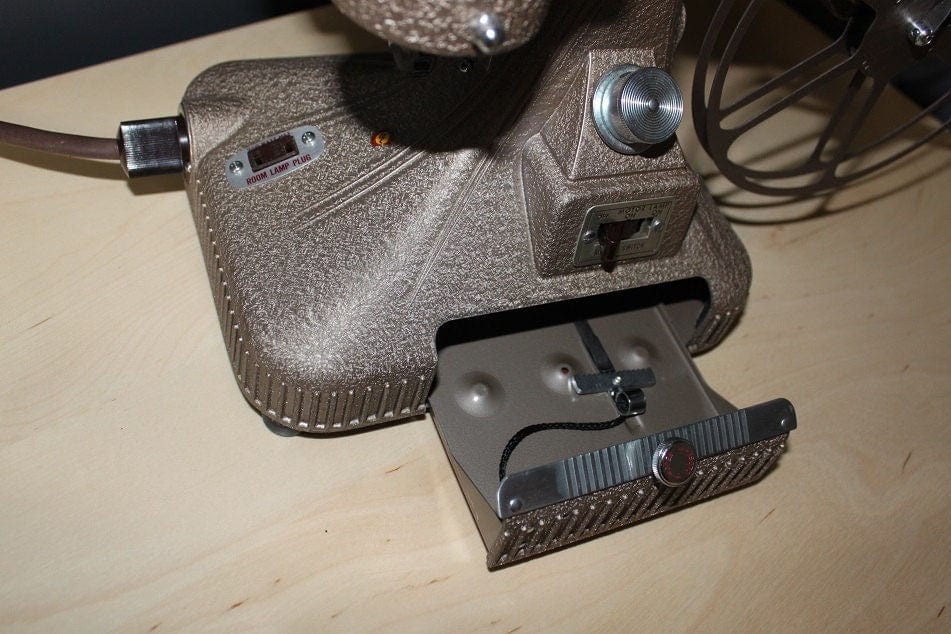 LightAndTimeArt Projector Lamp Vintage Table Lamp / Desk Lamp - Keystone Regal 8MM Projector - Hollywood & Movie Theater décor - Film Art