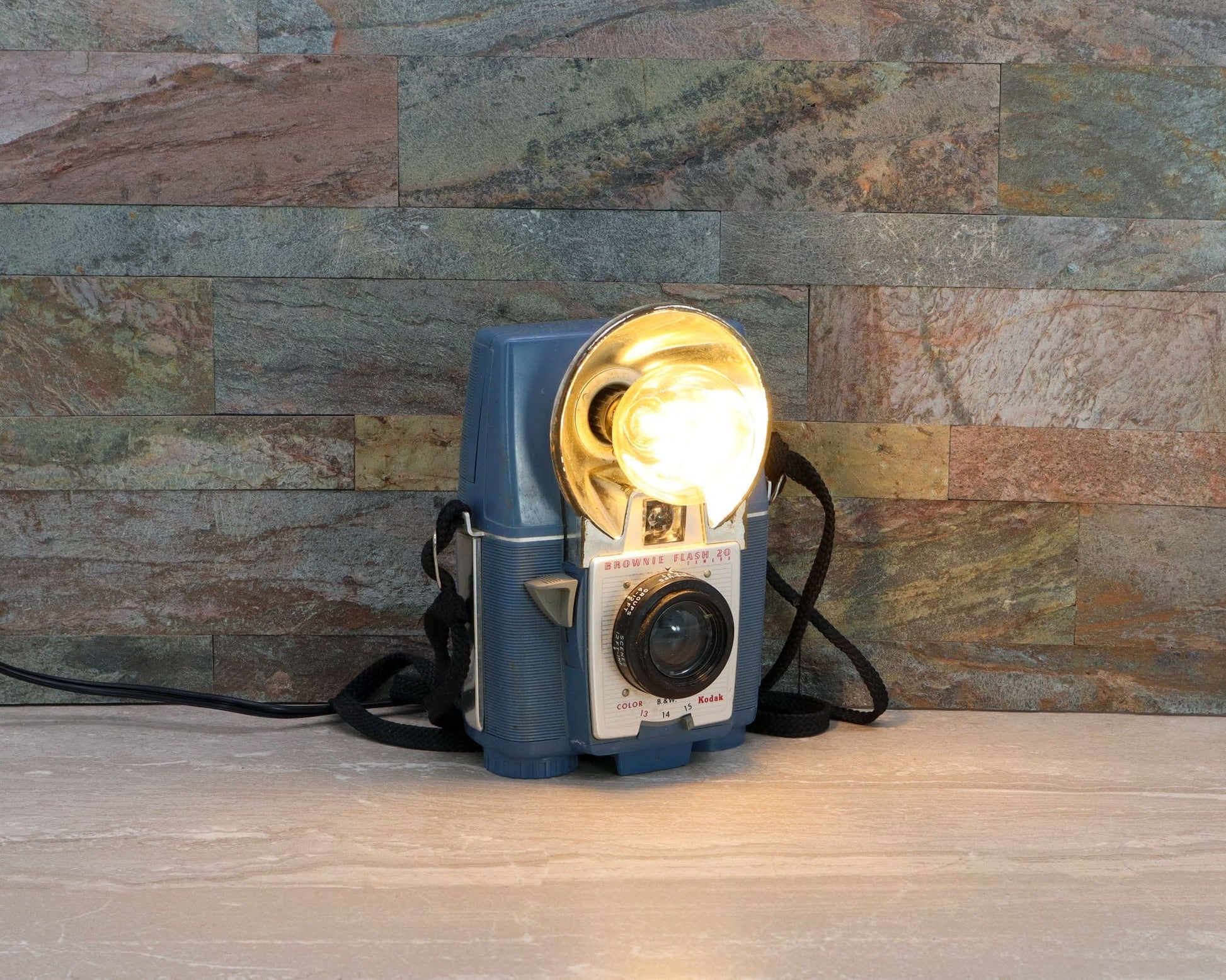 LightAndTimeArt Camera Lamp Vintage Desk Lamp - Kodak Brownie Flash 20 Vintage Camera