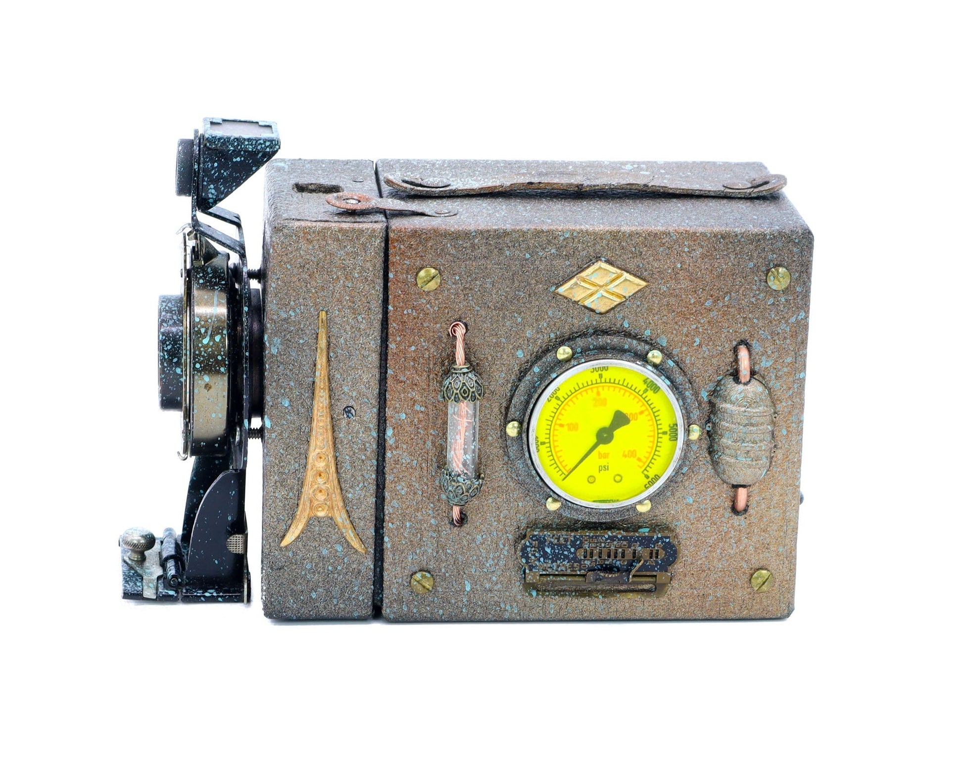 LightAndTimeArt Steampunk Speaker The Lost Treasure - Steampunk Bluetooth Speaker, Kodak Box Camera, Gifts for Geeks, Electronic Audio gadget, signed & numbered artwork