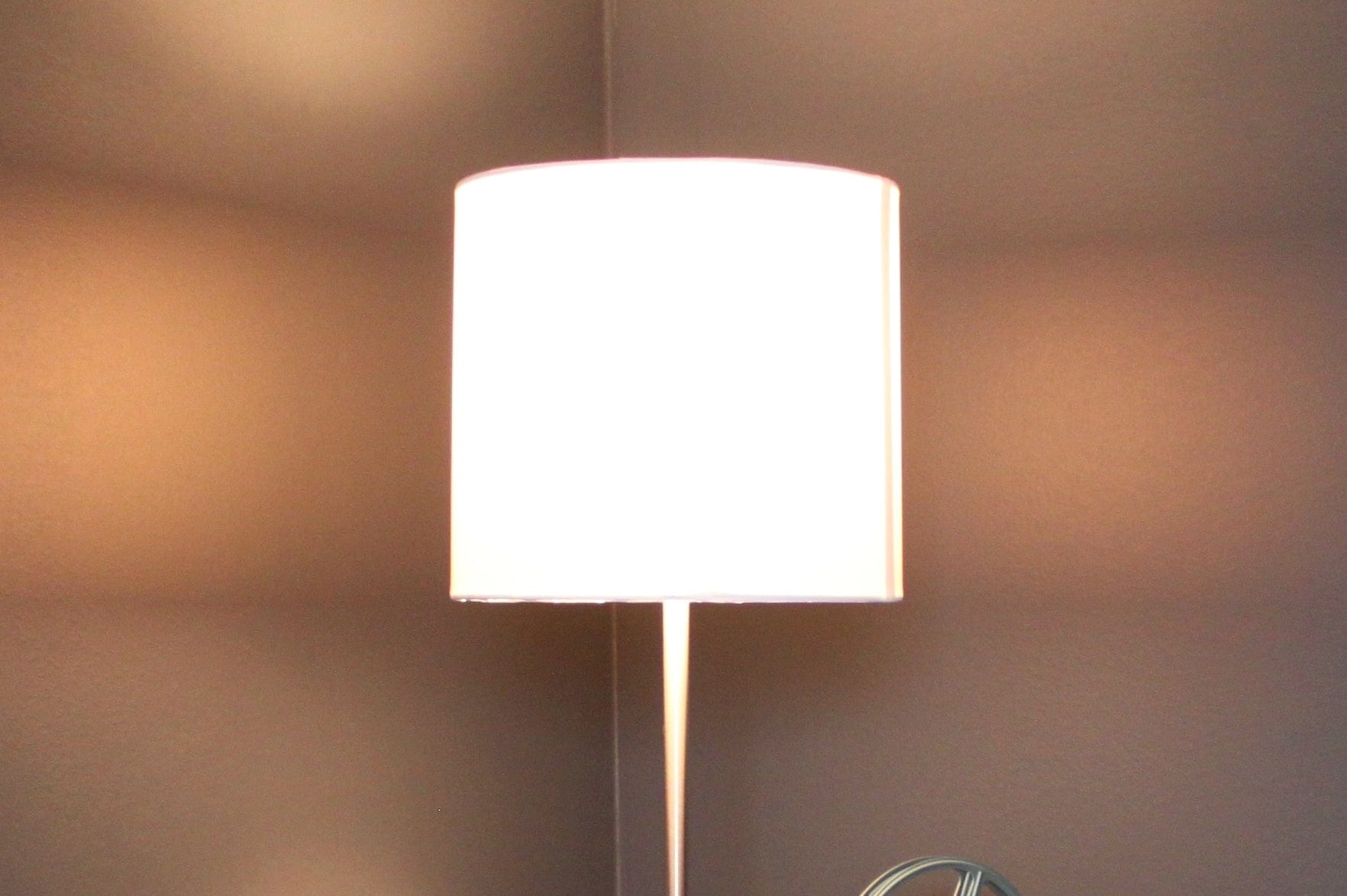 LightAndTimeArt Projector Lamp Home Theater Decor, Movie Projector Table Lamp, Keystone Commander K-66/K-68