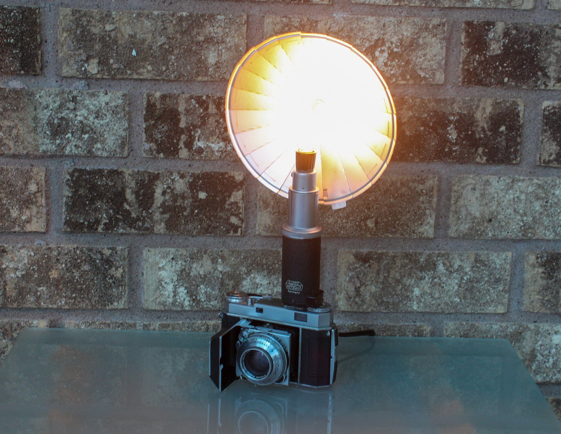 LightAndTimeArt Camera Lamp Vintage Distinctive Table/Desk Lamp  - Kodak Retina IIa Camera - Photographer gift - Vintage Lover gift - retro design fan