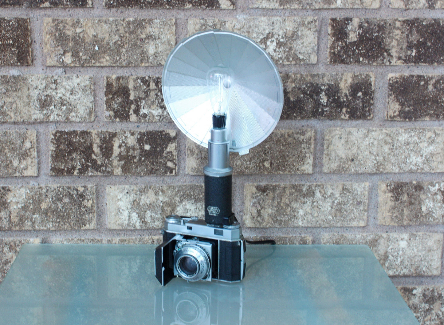 LightAndTimeArt Camera Lamp Vintage Distinctive Table/Desk Lamp  - Kodak Retina IIa Camera - Photographer gift - Vintage Lover gift - retro design fan