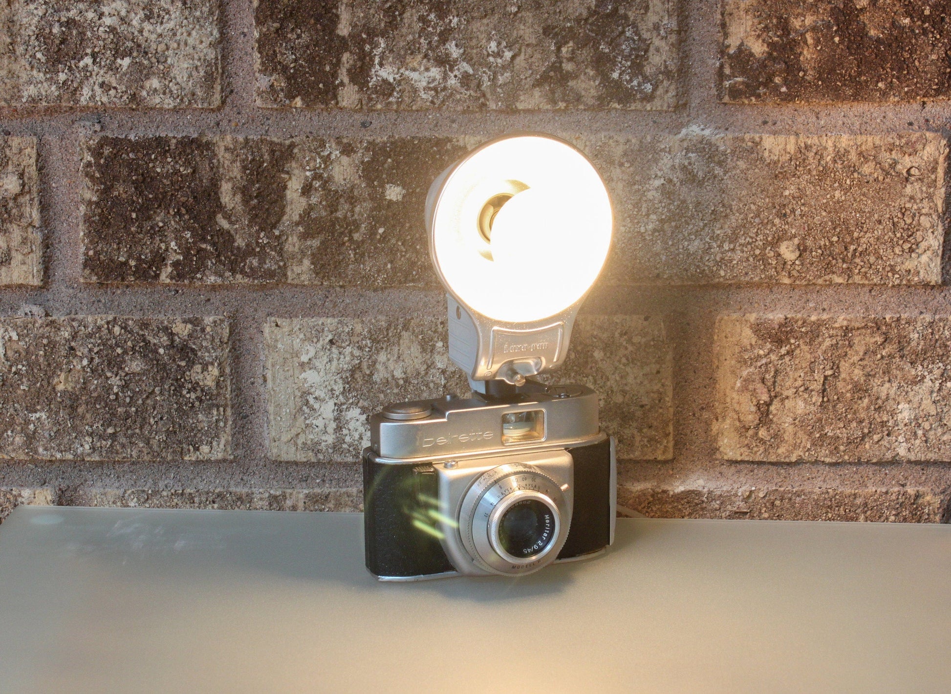 LightAndTimeArt Camera Lamp Vintage Distinctive Table/Desk Lamp  - Beier Beirette v Camera - Photographer gift - Vintage Lover gift - retro design fan