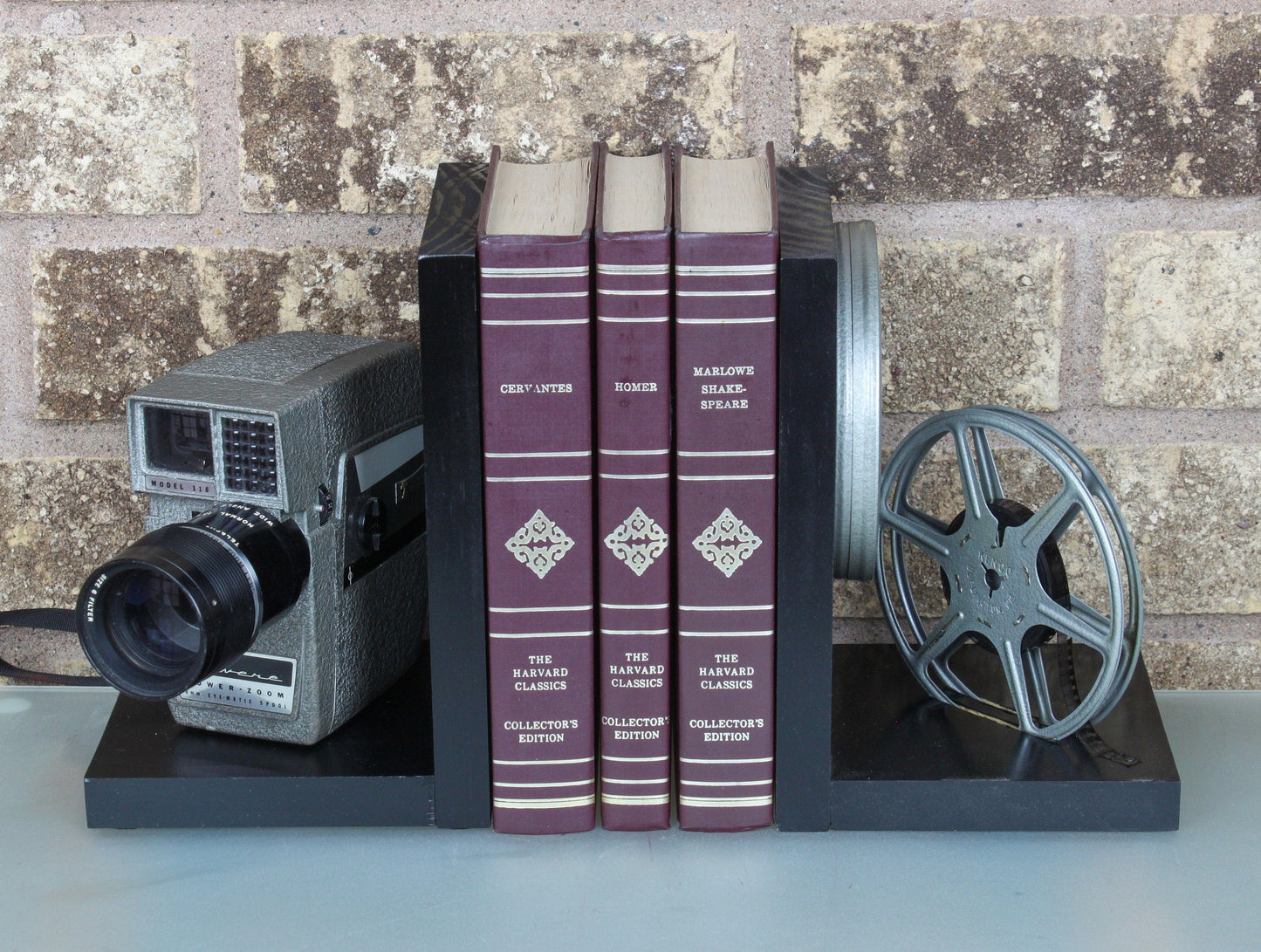 LightAndTimeArt Bookends Vintage Camera Bookends, DVD Holder, Revere Model 118 Power Zoom, Movie Theater Décor, Movie Maker Gift, Git for Actor and Actress
