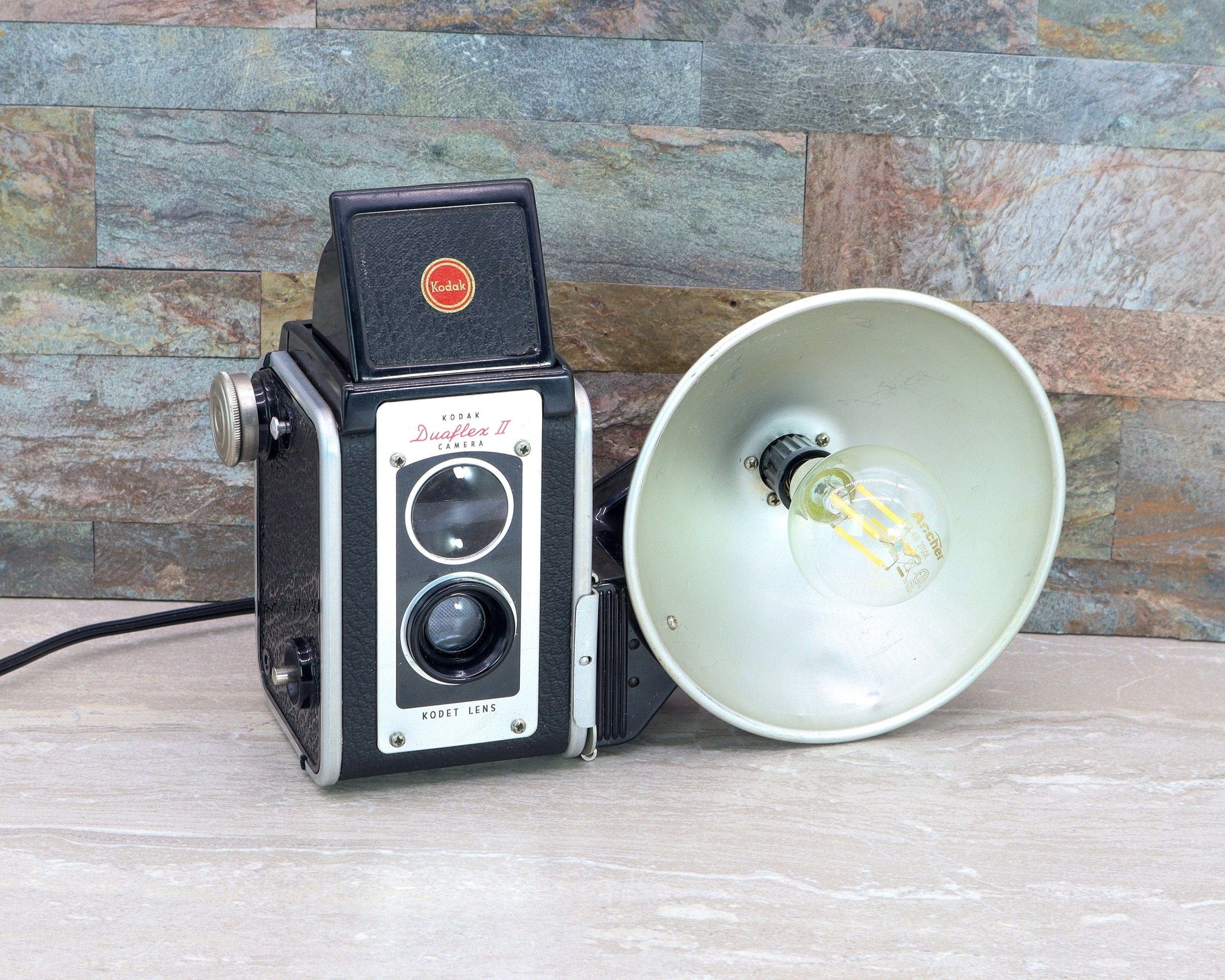 LightAndTimeArt Camera Lamp LED Reading Lamp - Black Kodak Duaflex II Vintage Camera