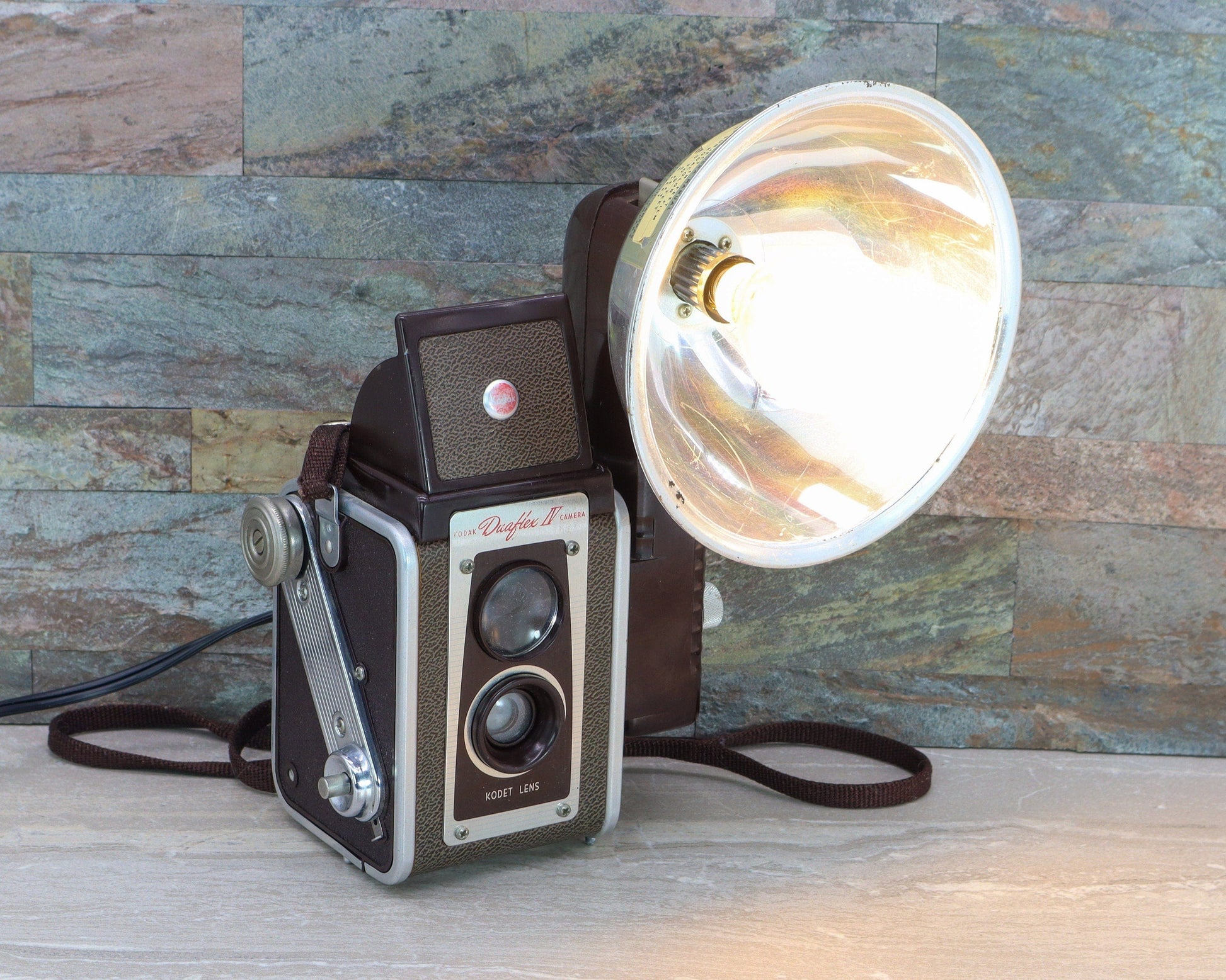 LightAndTimeArt Camera Lamp LED Reading Lamp - Kodak Duaflex IV Kodet Lens Vintage Camera