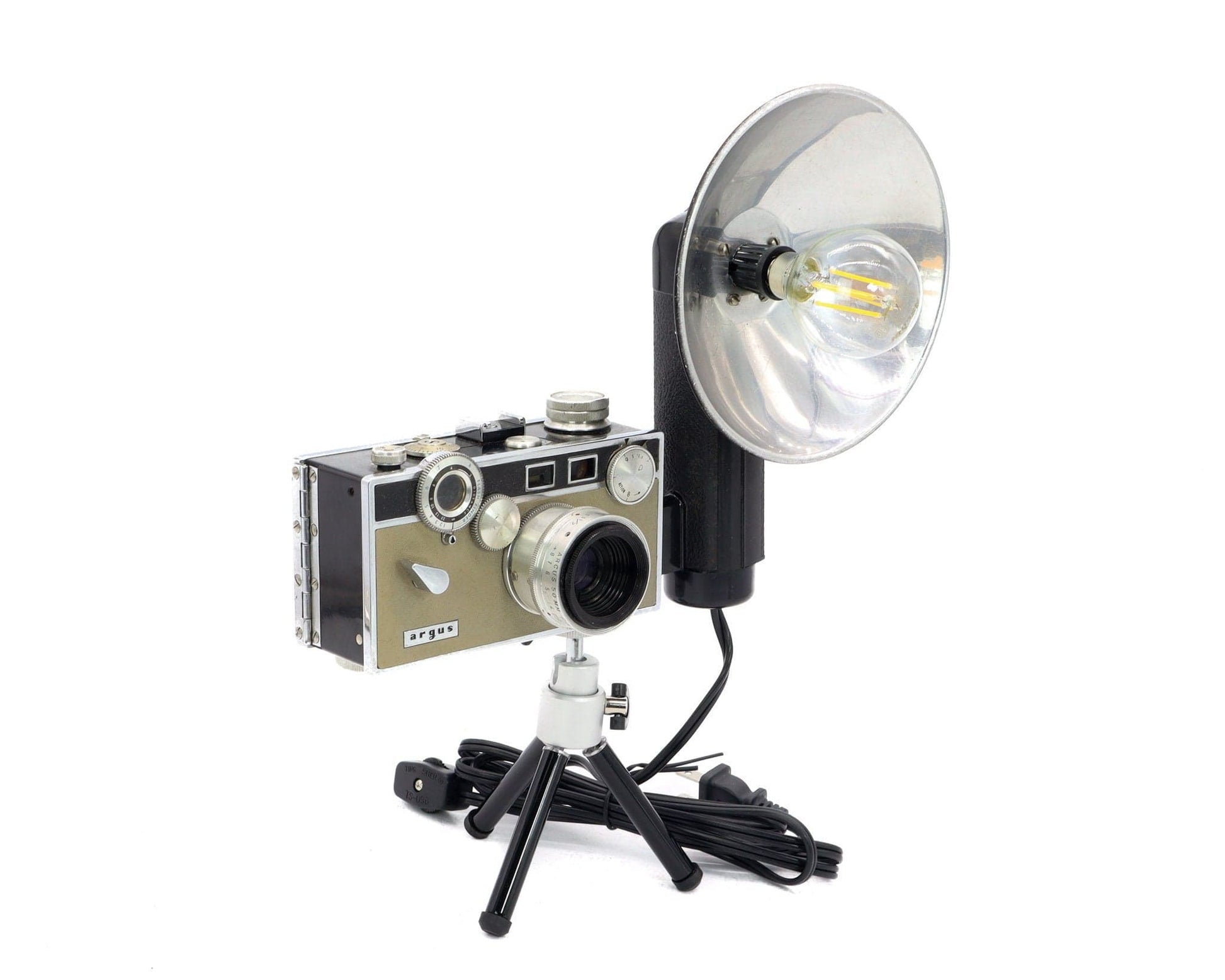 LightAndTimeArt Camera Lamp Vintage Desk Lamp, Task Lamp, Black/Green Argus C3 Camera