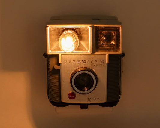 LightAndTimeArt Nightlight Old-fashioned Camera Nightlight - Kodak Brownie Starmite II/III, eco-friendly upcycled lamp
