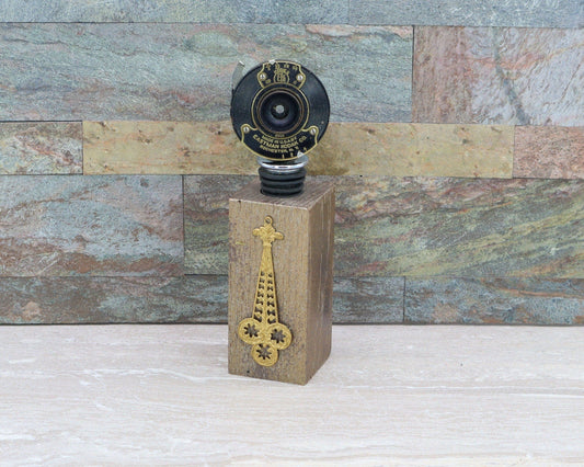 LightAndTimeArt Barware Steampunk Wine Bottle Stopper with Stand - Vintage Kodak Folding Camera Lens