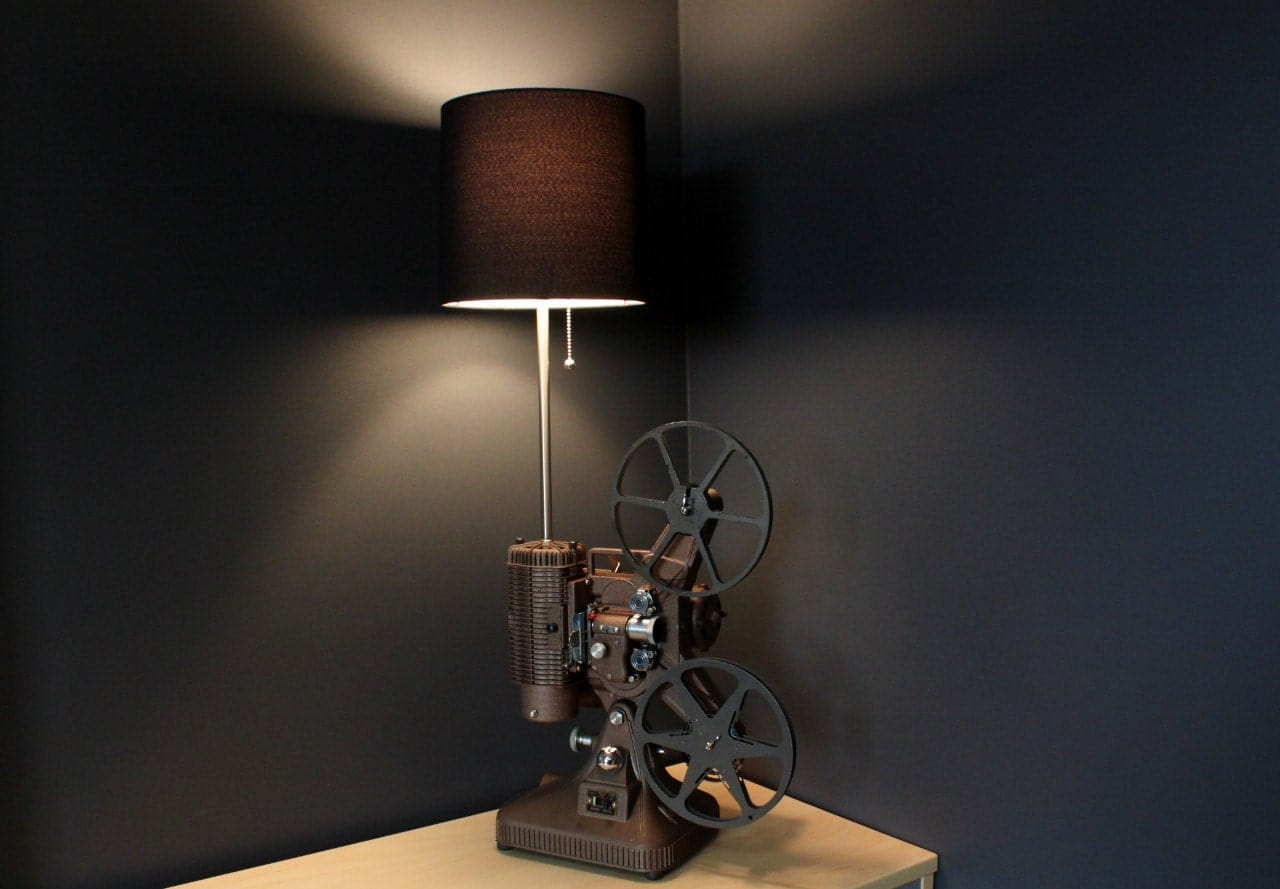 LightAndTimeArt Projector Lamp Movie Projector Table Lamp - Home Theater Décor - Early Brown K108  - Hollywood & Movie Theater décor - Film Art - Movie Maker Gift