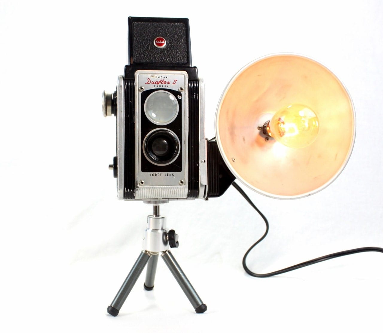 LightAndTimeArt Reading Lamp - Kodak Duaflex II Vintage Camera on mini tripod