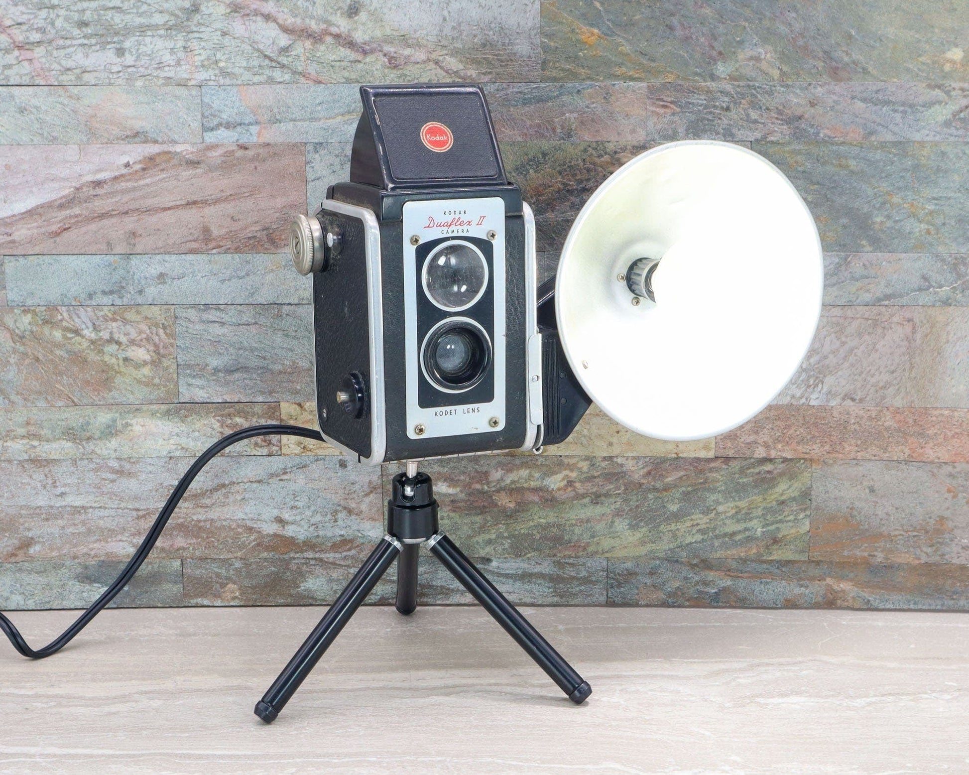 LightAndTimeArt Reading Lamp - Kodak Duaflex II Vintage Camera on mini tripod