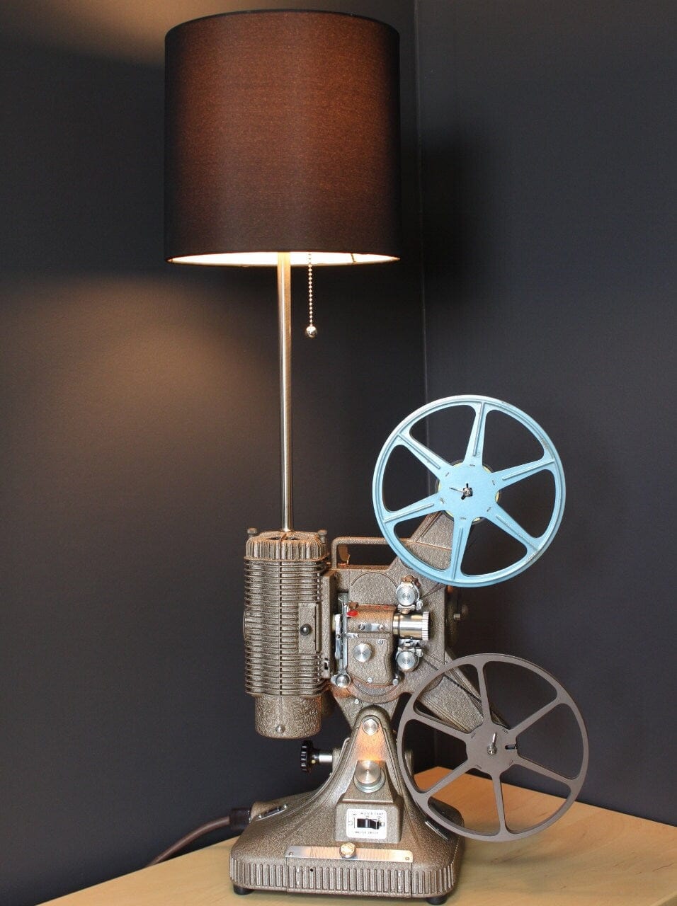 LightAndTimeArt Projector Lamp Vintage Table Lamp / Desk Lamp - Keystone Regal 8MM Projector - Hollywood & Movie Theater décor - Film Art