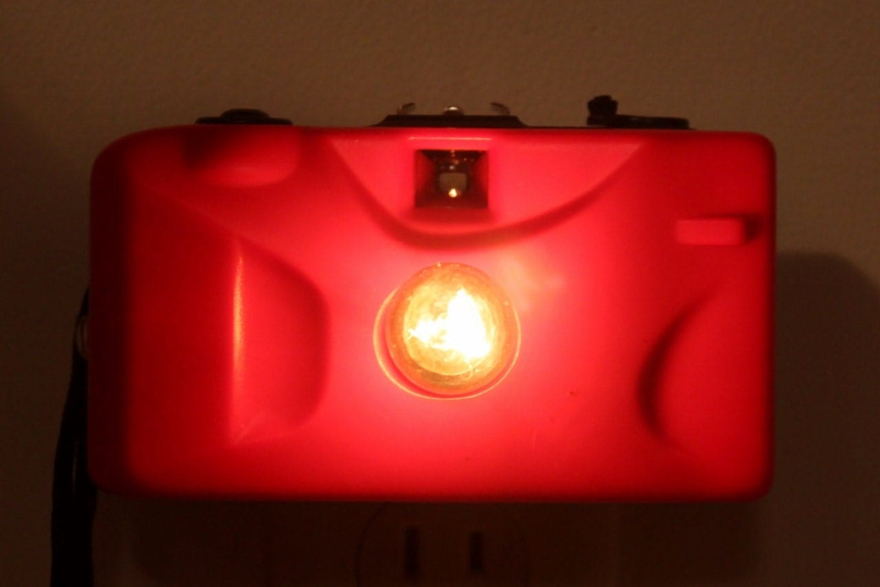 LightAndTimeArt Nightlight Red Throwback Syle Vintage Camera Nightlight - 70' plastic camera lamp